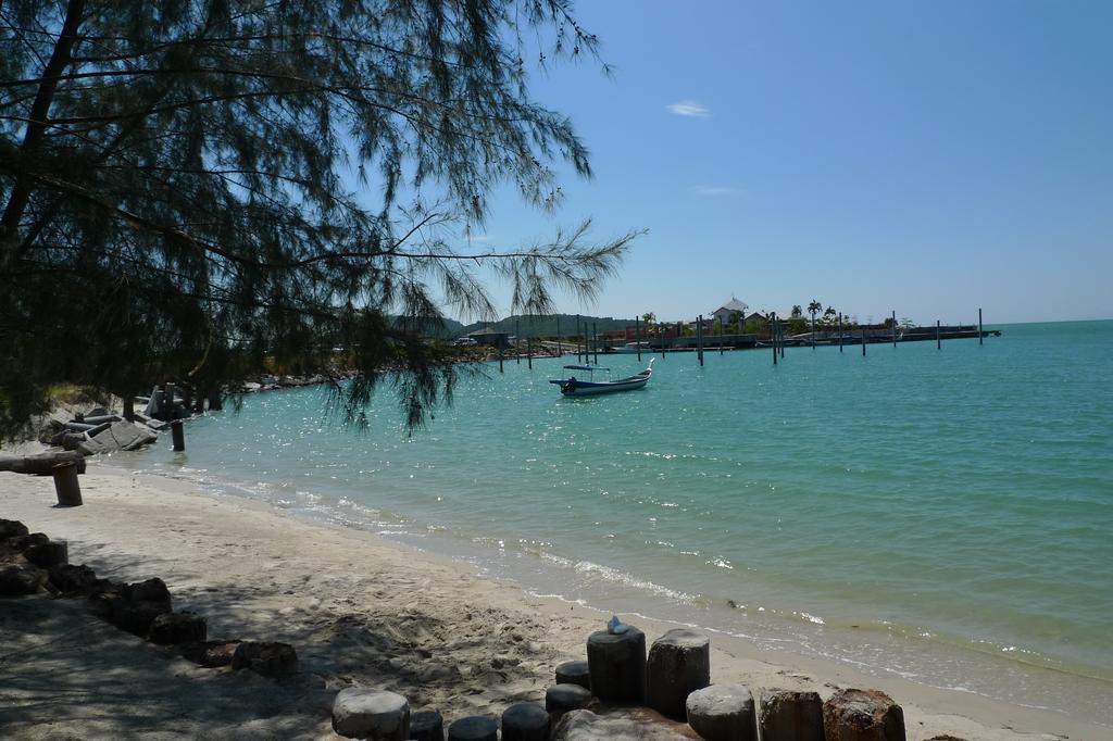 Senari Bay Resort Pantai Cenang  Exterior photo